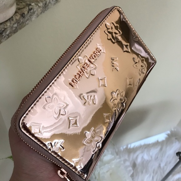 Final sale🎊Michael Kors large flat phone wallet - Picture 2 of 7